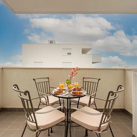 Designer With Garage And Balcony - Apartment Zadar