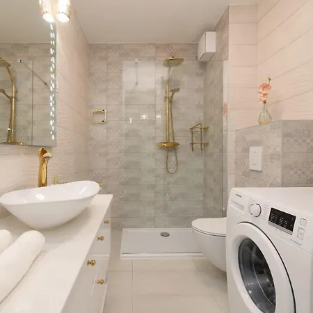 Designer With Garage And Balcony - Apartment Zadar