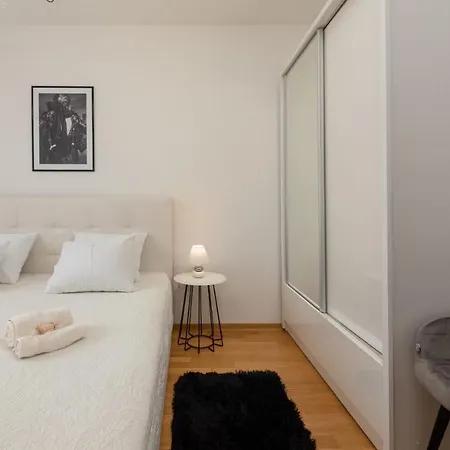 Apartment Designer With Garage And Balcony - Zadar